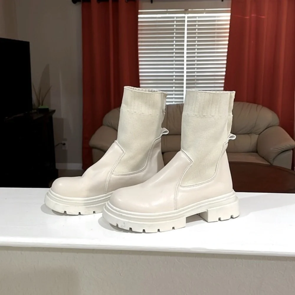 Women’s Ivory Knit Chunky Heel Ankle Boot EUR Size 39